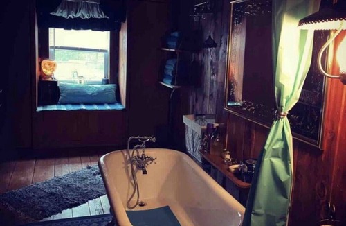 Eckerty Bed & Breakfast | Hilltop Hideaway Bed and Breakfast Read the Description