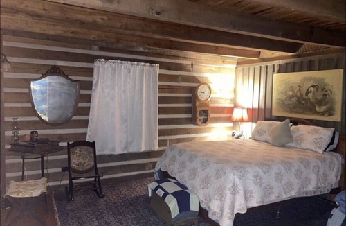 Eckerty Bed & Breakfast | Hilltop Hideaway Bed and Breakfast Read the Description