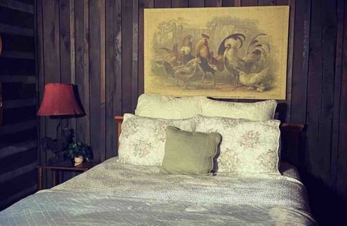 Eckerty Bed & Breakfast | Hilltop Hideaway Bed and Breakfast Read the Description