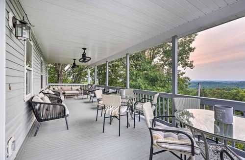 Branson House | Hilltop Hideaway' Branson Home w/Trampoline