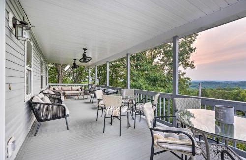 Branson House | Hilltop Hideaway Branson Home with Trampoline!