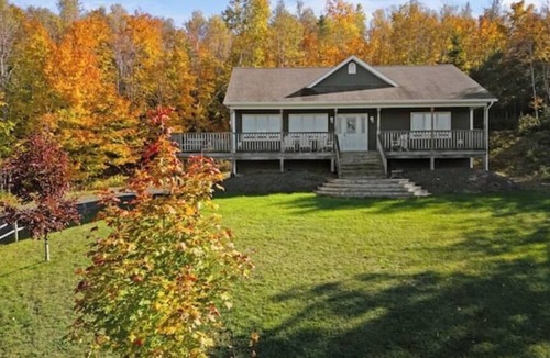 Pictou County House | Hilltop Hideaway