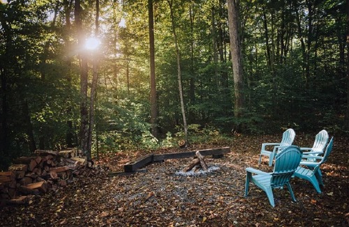 Gnaw Bone Cabin | Hilltop Hideaway | Hot Tub, Views & Wraparound Porch 3BR, 2.5BA