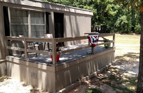 Bronson House | Hilltop Hideaway is a Spacious, Farmhouse style Mobile Home-Lake Sam Rayburn, TX