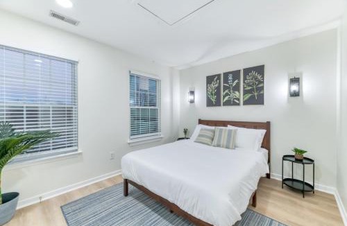 Roseland House | Hilltop Hideaway - Pool - Jacuzzi - Ping Pong - 12 guests - Fireplace - Mountain Views - Pets are allowed by request
