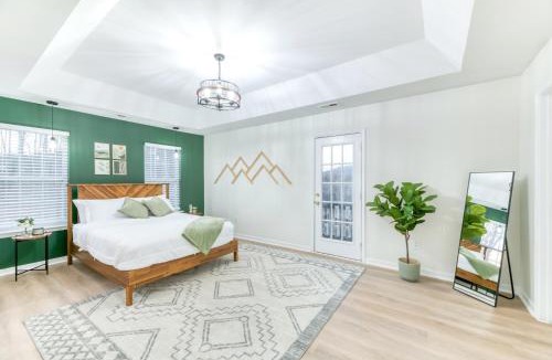 Roseland House | Hilltop Hideaway - Pool - Jacuzzi - Ping Pong - 12 guests - Fireplace - Mountain Views - Pets are allowed by request