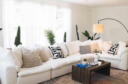 Santa Fe House | Hilltop Hideaway: Summer Farmhouse & Hot Tub Haven
