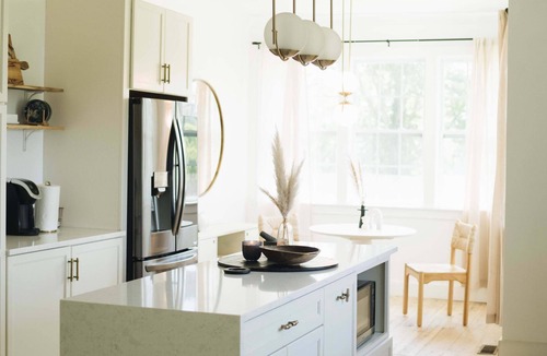 Santa Fe House | Hilltop Hideaway: Summer Farmhouse & Hot Tub Haven