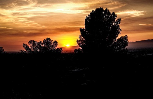 Jurupa Valley House | Hilltop Hideaway