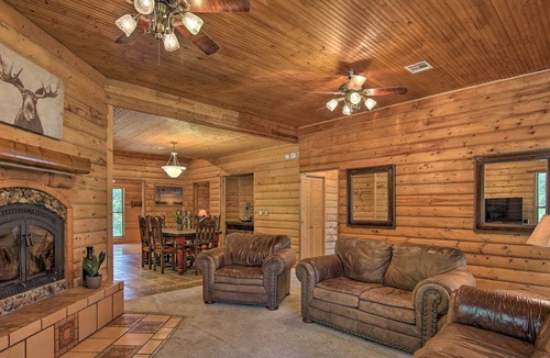 Vian Cabin | 'Hilltop Hideaway' Vian Cabin w/ Covered Deck!