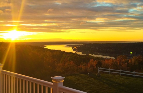 Hancock House | Hilltop Hideaway with panoramic view