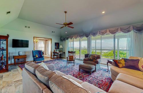 Kerrville House | Hilltop Holiday