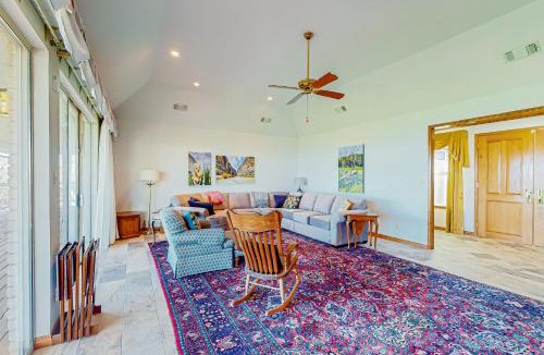 Kerrville House | Hilltop Holiday