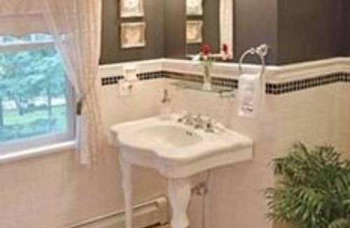 Amenia Bed & Breakfast | Hilltop House Bed & Breakfast