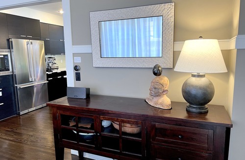 Queen Anne House | Hilltop House: Great Location, NEW Furniture!