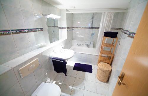 Dietikon District Apartment | Hilltop-house, near train, 180° panorama, friendly