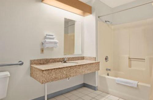 South Hills Hotel | Hilltop Inn Pittsburgh