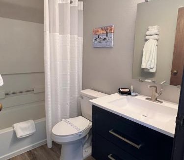 Grove Hotel | Hilltop Inn & Suites