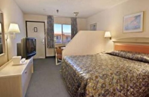Victorville Hotel | Hilltop Inn & Suites
