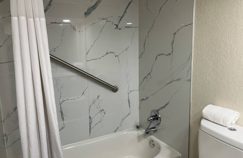 Northwest Yonkers Hotel | Hilltop Inn & Suites