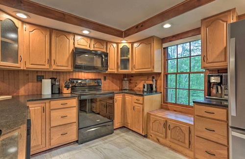 Lackawaxen Cabin | Hilltop Lackawaxen Gem w/River View & Fire Pit