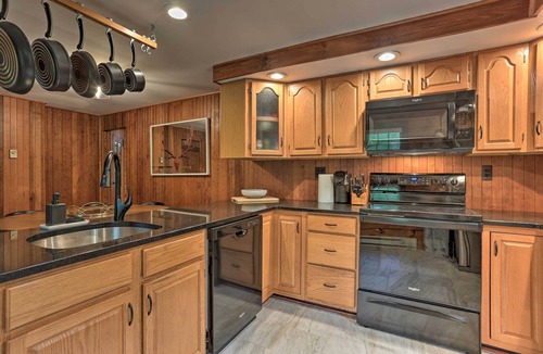 Lackawaxen Cabin | Hilltop Lackawaxen Gem w/River View & Fire Pit