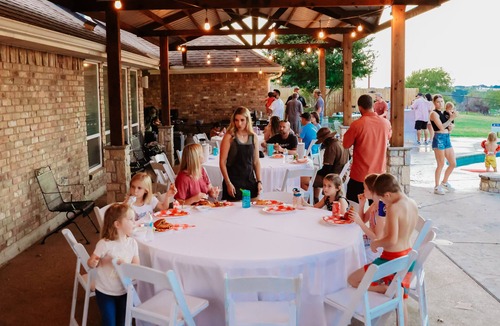 Springtown House | Hilltop lodge with spectacular views and roaming wildlife.