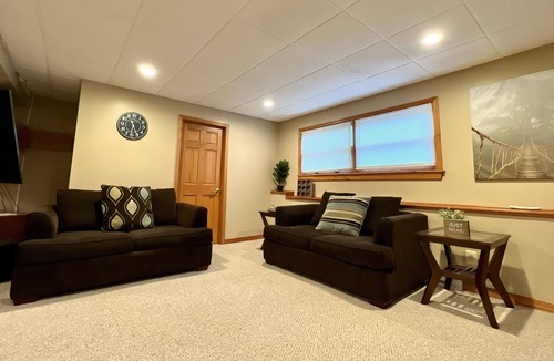 Lake Ariel House | HillTop Manor - Spacious 6 BR +PS5+Fire pit+Pool Table