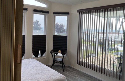Sherkston Cottage | Hilltop Oasis - Beautiful Sunsets and Panoramic Lake Views - 3 Bdrms 2 Baths