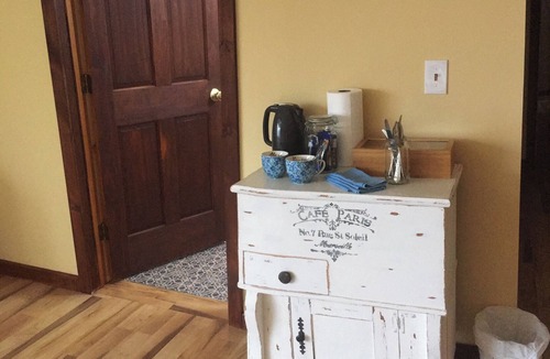 Castleton Apartment | Hilltop Pet Friendly Studio in Castleton, Vermont