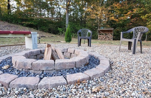 Murphysboro House | Hilltop Retreat, a modernly-rustic getaway!
