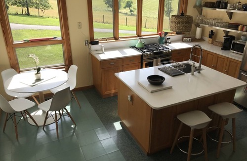 Fairfield House | Hilltop Retreat. Amazing Views. Curated for Two.