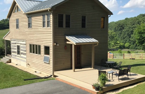 Fairfield House | Hilltop Retreat. Amazing Views. Curated for Two.