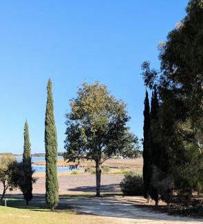 Alexandrina House | Hilltop Riverview Retreat