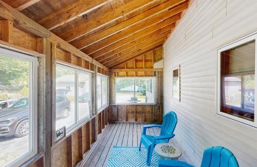 Naples House | Hilltop Serenity