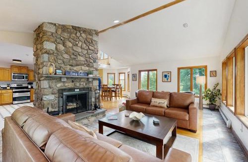 Naples House | Hilltop Serenity