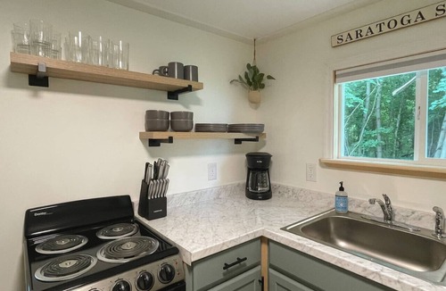 Round Lake Cottage | Hilltop Tiny Home | A unique lakeside getaway 1BR!