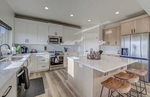 St. George House | Hilltop Tranquility! Location! Views! Seclusion!