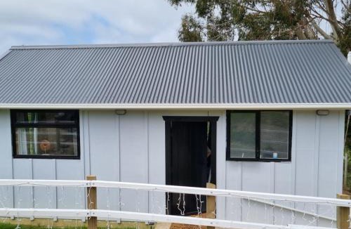 Paraparaumu House | Hilltop View Nikau Valley