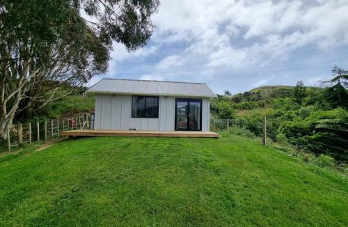 Paraparaumu House | Hilltop View Nikau Valley