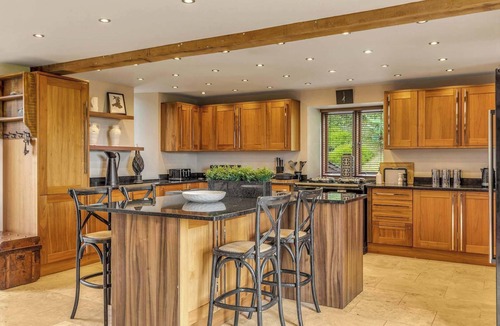 Brecon House | Hilltop View with Hot Tub