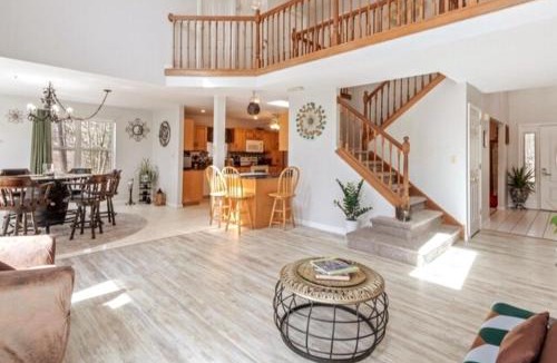 East Stroudsburg Villa | Hilltop Villa