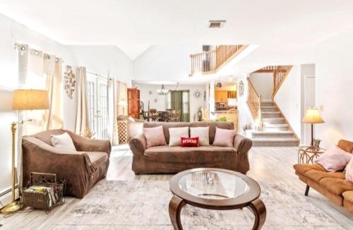 East Stroudsburg Villa | Hilltop Villa