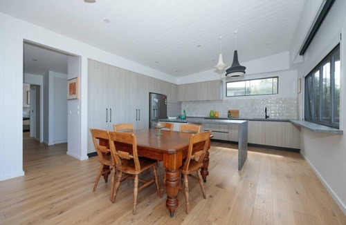 Fairhaven House | Hilltop Vistas - Pet Friendly!