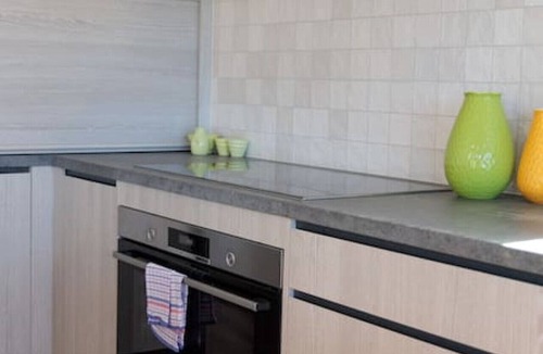 Fairhaven House | Hilltop Vistas - Pet Friendly!