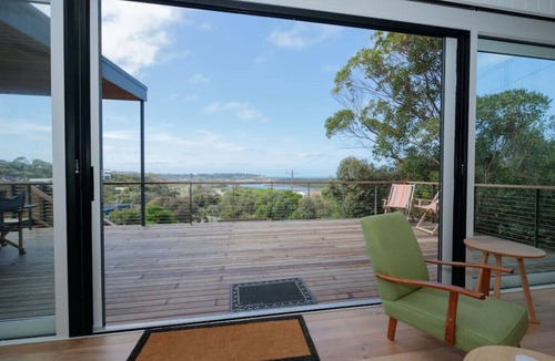 Fairhaven House | Hilltop Vistas - Pet Friendly!