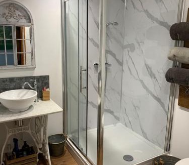 Bromham Apartment | Hillview Lodge