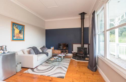 Strath Creek House | Hillview & Stringybark, Halls on Falls Homestead