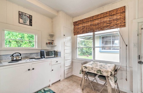 Hilo Cottage | Hilo Home Base - 3 Miles to State Park & Beach!