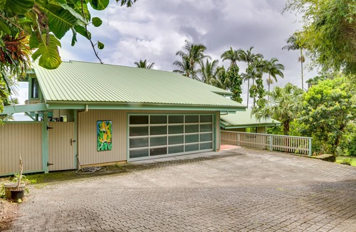 Hilo House | Hilo Home w/Private Deck + Stunning Ocean Views!